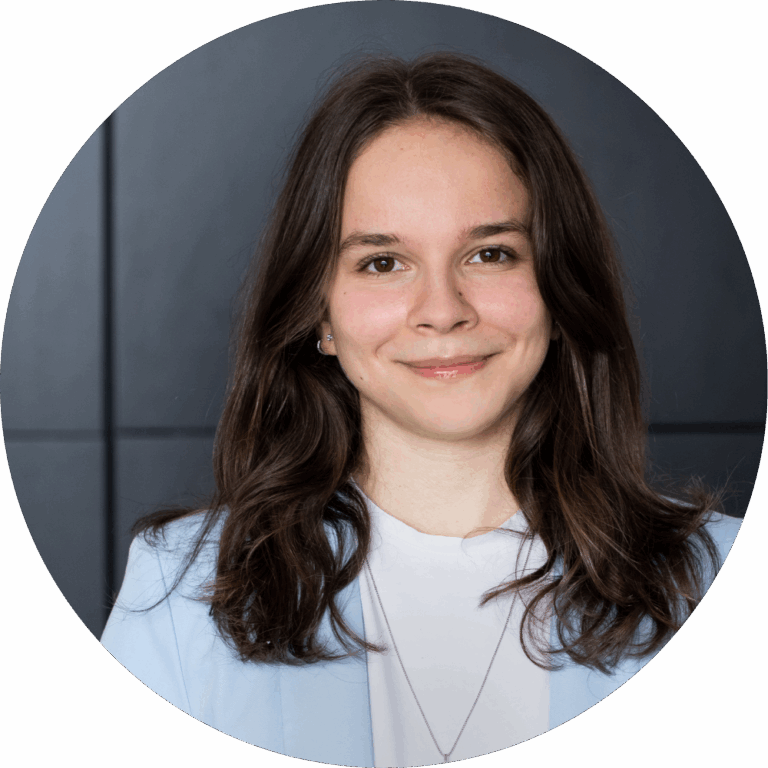 Dosen Andrea, Beraterin F16