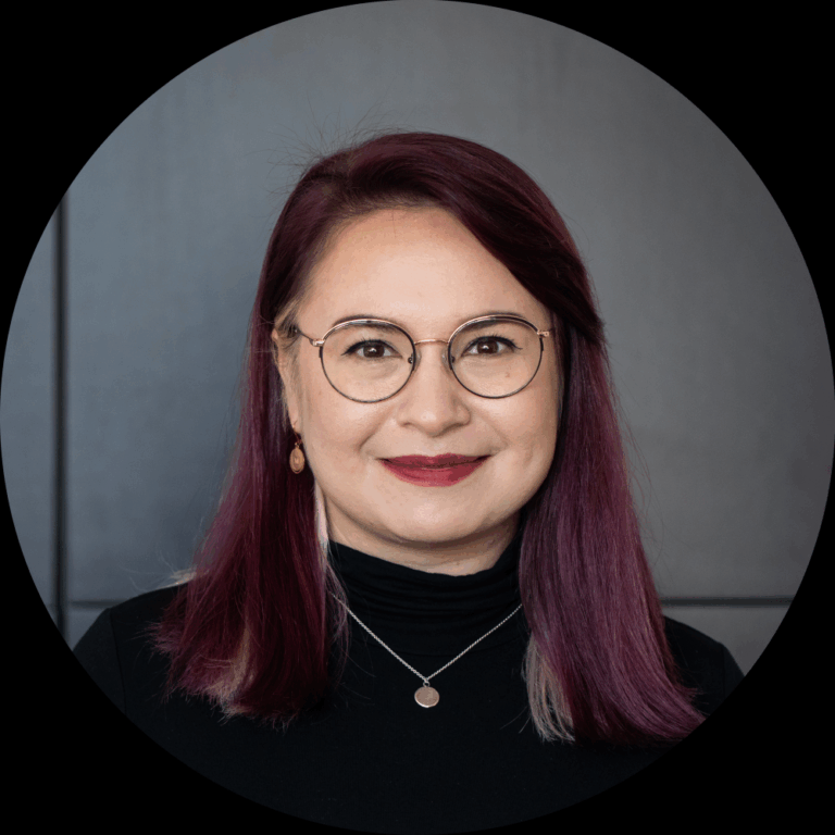 Metal Melissa, Beraterin F13